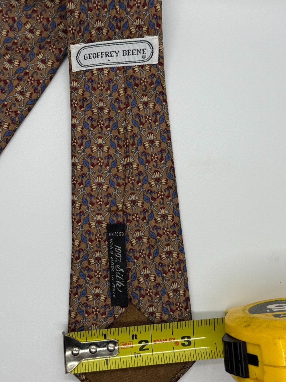 Geoffrey Beene silk tie handmade in Italy
